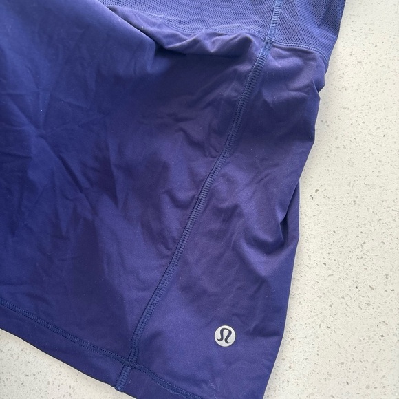 Lululemon size 12 ladies Navy Mesh Accent Top - Picture 5 of 6